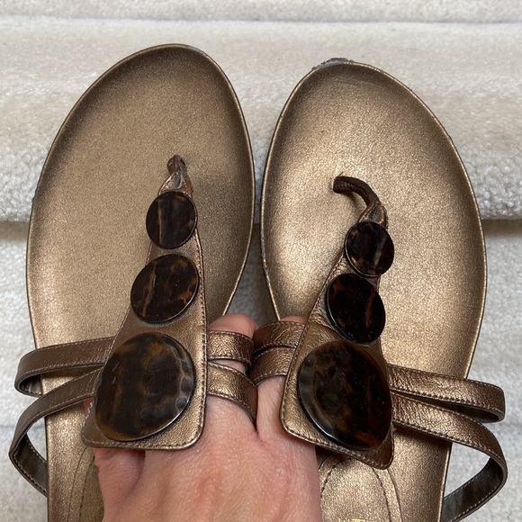 kenneth cole reaction bronze thong sandals - Picture 15 of 15